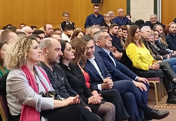 Πλήθος κόσμου για την «Ιθάκη» του Αλέξη Τσίπρα στη Λάρισα