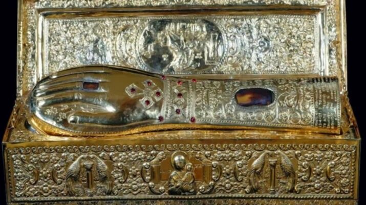 «Άναψε φωτιές» το λείψανο του Αγίου Βασιλείου – Σκληρή απάντηση Μητροπόλεως Λαρίσης σε Τατσόπουλο