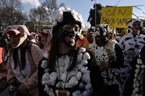 Ρεμπέτικο καρναβάλι στη Ζαγορά – Παρελάσεις σε Μακρυράχη και Κούλουμα στους Αγίους Σαράντα