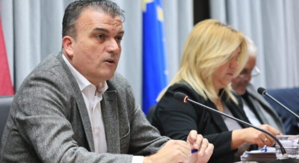 Μαμάκος για κάμερες: Δεν μπορούμε να αφήνουμε τα σχολεία μας εκτεθειμένα