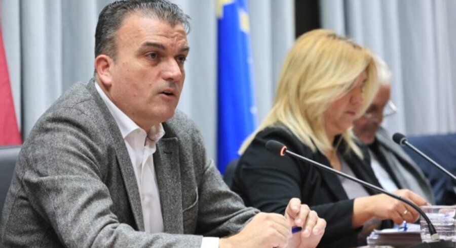 Μαμάκος για κάμερες: Δεν μπορούμε να αφήνουμε τα σχολεία μας εκτεθειμένα