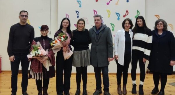 Νέα πτυχιούχος φλάουτου στη Μουσική Σχολή Νίκαιας