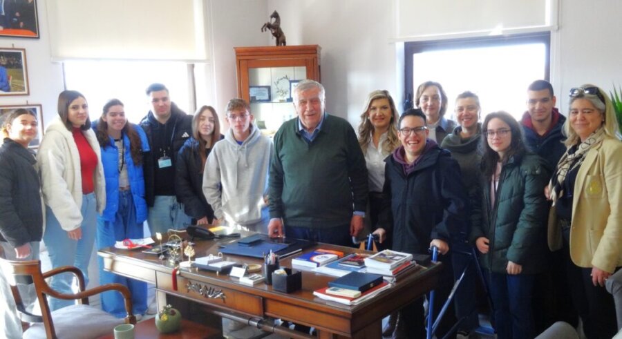 Μαθητές και μαθήτριες από το Λύκειο Νίκαιας στον Θανάση Νασιακόπουλο