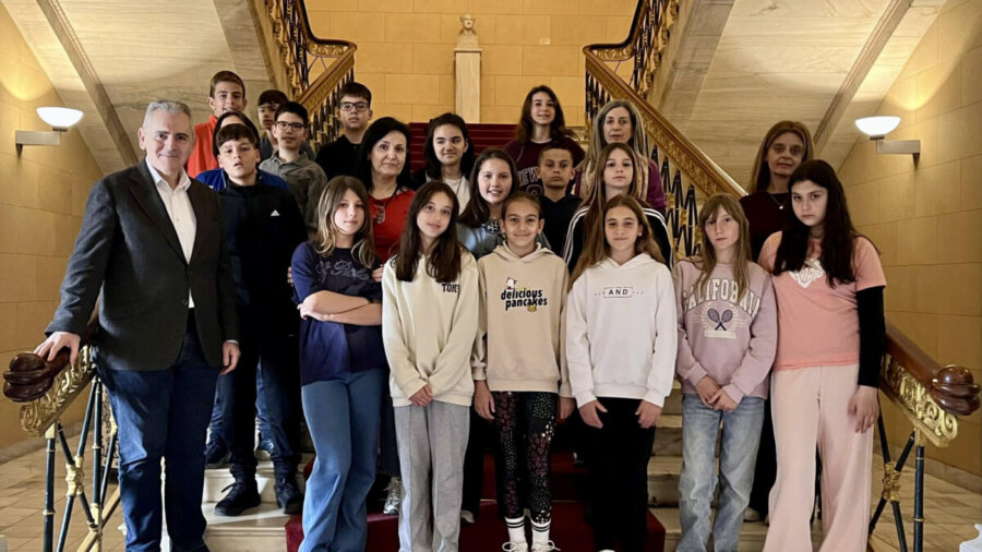 Χαρακόπουλος σε Λαρισαίους μαθητές – Η εθνική ενότητα το ισχυρότερο όπλο μας