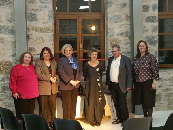 Με επιτυχία τα εγκαίνια της έκθεσης «Της Λυγερής το φόρεμα, της νύφης το φουστάνι» στην Αρχαιολογική Συλλογή Φαρσάλων