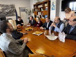 Συντονισμός για την απομάκρυνση των απορριμμάτων από το λιμάνι του Βόλου σε σύσκεψη με τον Θ. Κοντογεώργη