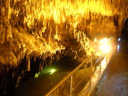 Καστοριά: Tο μαγευτικό Σπήλαιο του Δράκου που συνδυάζει φυσική ομορφιά, μύθο και ιστορία