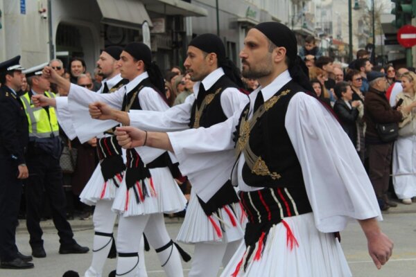 Στρατός και μαθητές τίμησαν με υπερηφάνια τη μνήμη των ηρώων της επανάστασης του 1821