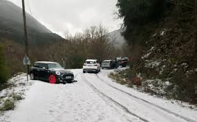 Ιωάννινα: Εγκλωβισμένοι από το χαλάζι στο Πάπιγκο – Όχημα στον γκρεμό, όλοι σώοι