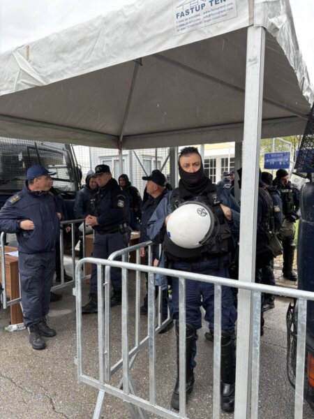 Ξεκίνησε η διαδικασία της νομιμοποίησης στη δίκη για τα Τέμπη – Νέες εντάσεις για την αίθουσα