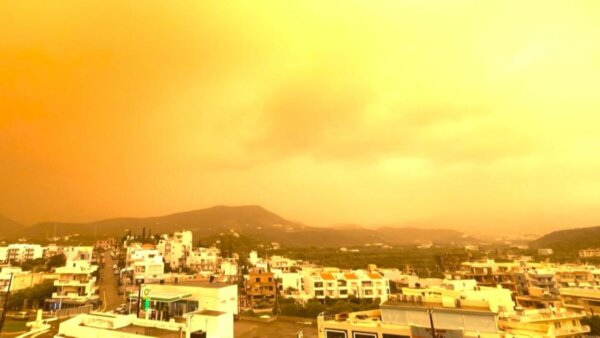 Σε εξέλιξη η μεταφορά σαχαριανής σκόνης: Ποιες περιοχές επηρεάζονται και πότε υποχωρεί το φαινόμενο