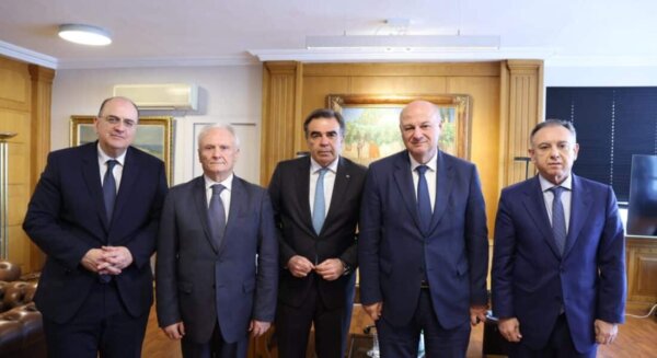 Με θερμές ευχαριστίες στον Μητσοτάκη αποχώρησε από το υπουργείο ο Κέλλας