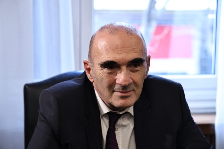 Πυρά των Δικηγορικών Συλλόγων κατά της Κωνσταντοπούλου για τη συμπεριφορά της στη δίκη για τα Τέμπη