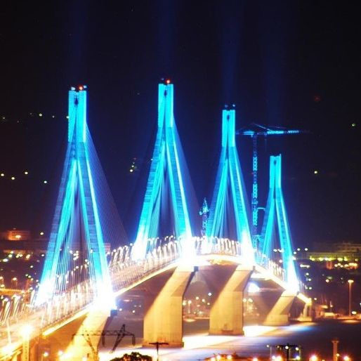 Φωταγωγηθηκε η Γέφυρα Ρίου-Αντιρρίου για τα 200 χρόνια από την Έξοδο του Μεσολογγίου