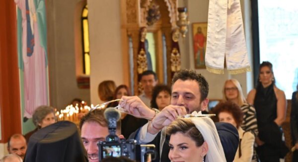 Τύρναβος: Ο δήμαρχος Τσικριτσής πάντρεψε τον μαέστρο Σαμαντζή