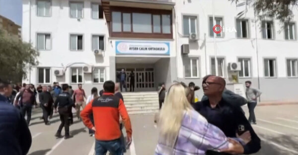 Τρεις μαθητές και ένας δάσκαλος νεκροί από πυροβολισμούς σε σχολείο στην Τουρκία, τουλάχιστον 20 τραυματίες