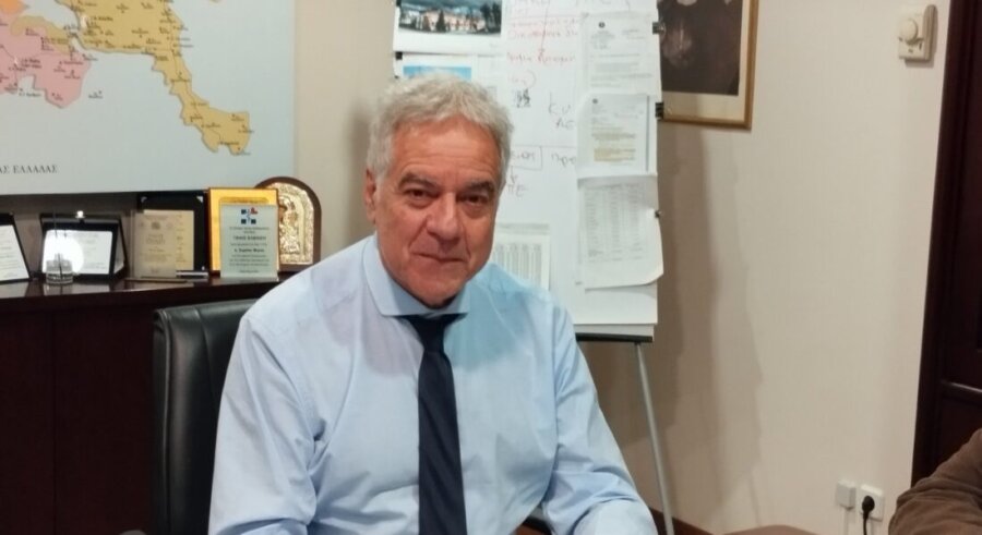 Eπικουρικός γιατρός παθολογίας για τα επείγοντα του ΠΓΝΛ