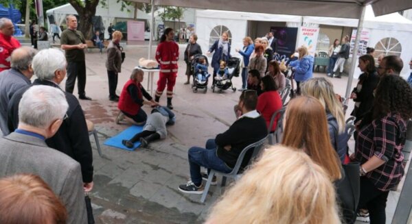 “Mαζί μια Αγκαλιά” στην κεντρική πλατεία Λάρισας – Τετραήμερο δράσεων υγείας