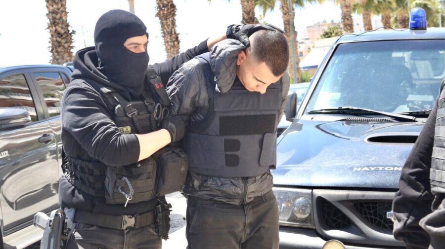 Δολοφονία στον Άγιο Δημήτριο: Ελεύθεροι ο 18χρονος και οι δύο κοπέλες μετά τη δίωξη για υπόθαλψη εγκληματία