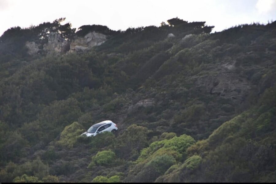 Ρόδος: Πήγε να ρίξει στον γκρεμό ΙΧ μαζί με το παιδί και την πρώην γυναίκα του (video)