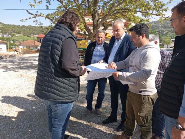 Σε εξέλιξη οι εργασίες ανάπλασης της πλατείας Καλυβίων – Έργο προϋπολογισμού 395.500,00 ευρώ