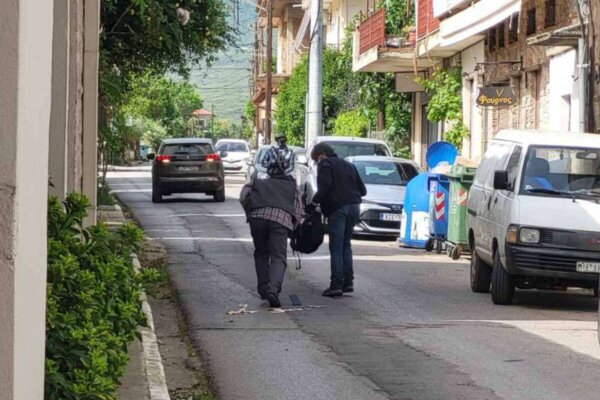 Στη ΓΑΔΑ οι συλληφθέντες της ληστείας – θρίλερ σε τράπεζα στην Τιθορέα – Πώς έφτασε στα ίχνη τους το ελληνικό FBI