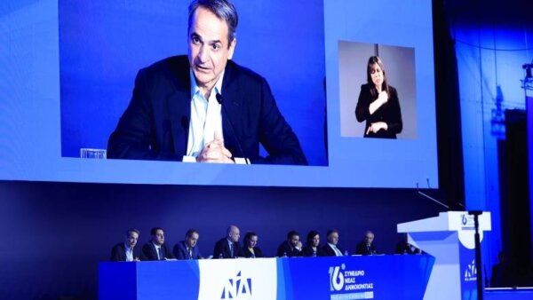 Παρέμβαση Μητσοτάκη στο Συνέδριο της ΝΔ: Το 2027 οι Έλληνες θα επιλέξουν ποιον θέλουν να τους εκπροσωπεί στην Προεδρία της Ε.Ε