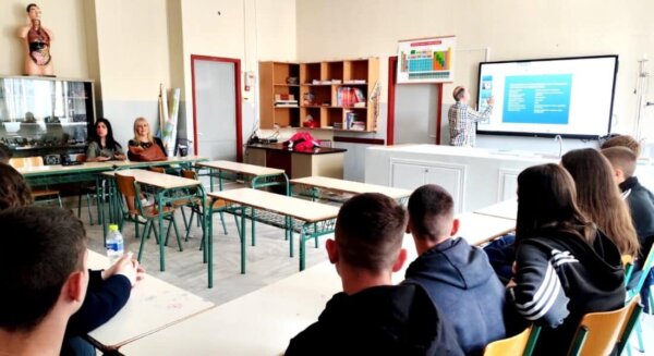 Ενημέρωση από το ΕΠΑΛ Τυρνάβου στο Γυμνάσιο Αργυροπουλίου