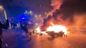 Επεισοδιακοί πανηγυρισμοί από οπαδούς της Παρί Σεν Ζερμέν στη γαλλική πρωτεύουσα: Φωτιές σε κάδους και συγκρούσεις με την Αστυνομία