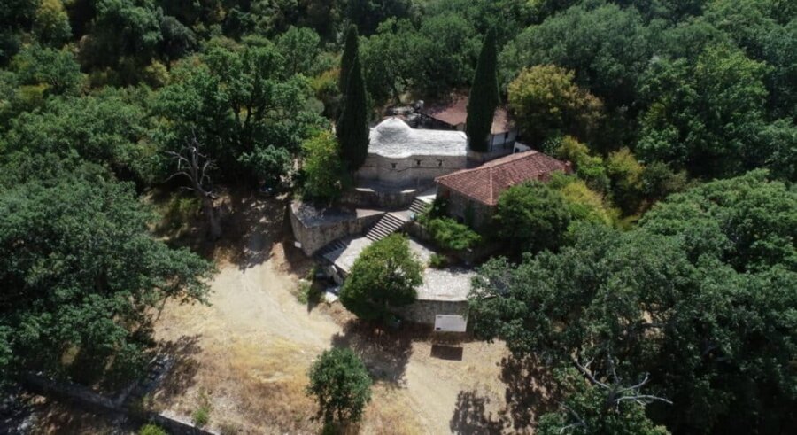 Πρώτη Θεία Λειτουργία στην Ι. Μ. Αγίων Θεοδώρων Ραψάνης μετά τη συντήρηση των τοιχογραφιών