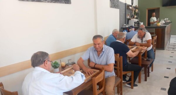 Εναρξη για το τουρνουά τάβλι στο ΚΑΠΗ του Δήμου Τυρνάβου