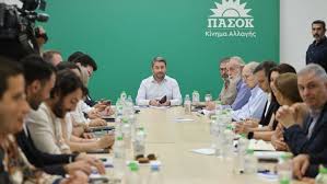 Πολιτικό Συμβούλιο ΠΑΣΟΚ: Οι αποφάσεις και οι εκατέρωθεν αιχμές Ανδρουλάκη και Δούκα