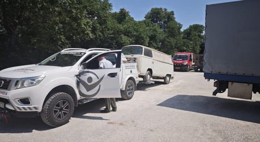 Νέα επιχείρηση απομάκρυνσης εγκαταλελειμμένων οχημάτων από τον Δήμο Λαρισαίων (φωτο)