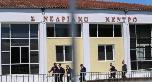 Δεν προέκυψαν αξιόποινες πράξεις για την αίθουσα της δίκης των Τεμπών – Η υπόθεση τέθηκε στο αρχείο