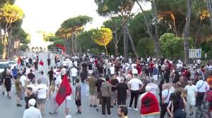 Αλβανία: Διαδηλωτές γκρεμίζουν φράχτες εργοταξίων – Οργή για το τουριστικό σχέδιο του γαμπρού Τραμπ