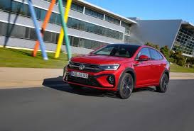 Η Volkswagen εξετάζει το ενδεχόμενο να κλείσει τέσσερα εργοστάσια και να περικόψει 100.000 θέσεις εργασίας