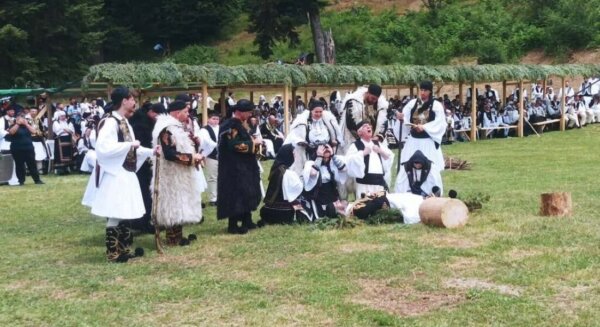 Οι Σαρακατσαναίοι αντάμωσαν και φέτος στα Περτουλιώτικα Λιβάδια – Μια κορυφαία γιορτή παράδοσης (φωτο)