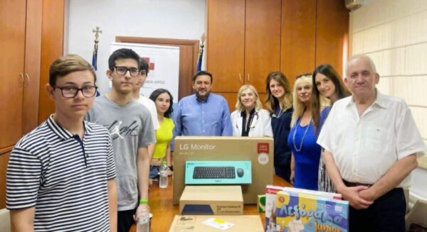 Δωρεά του πρότυπου Γενικού Λυκείου Λάρισας στην παιδιατρική κλινική του ΓΝΛ