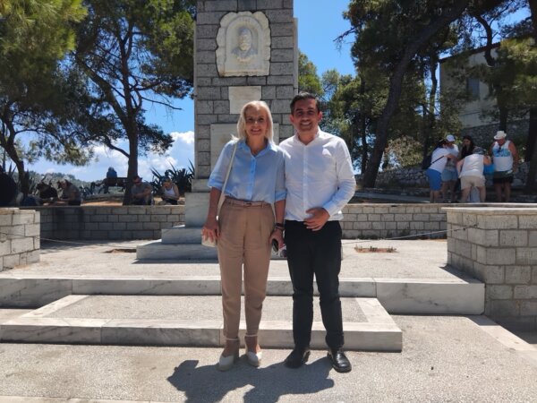 Στη Σκιάθο η Ρ. Καραλαριώτου-Επίσκεψη εργασίας με επίκεντρο το περιβάλλον και τις υποδομές του νησιού