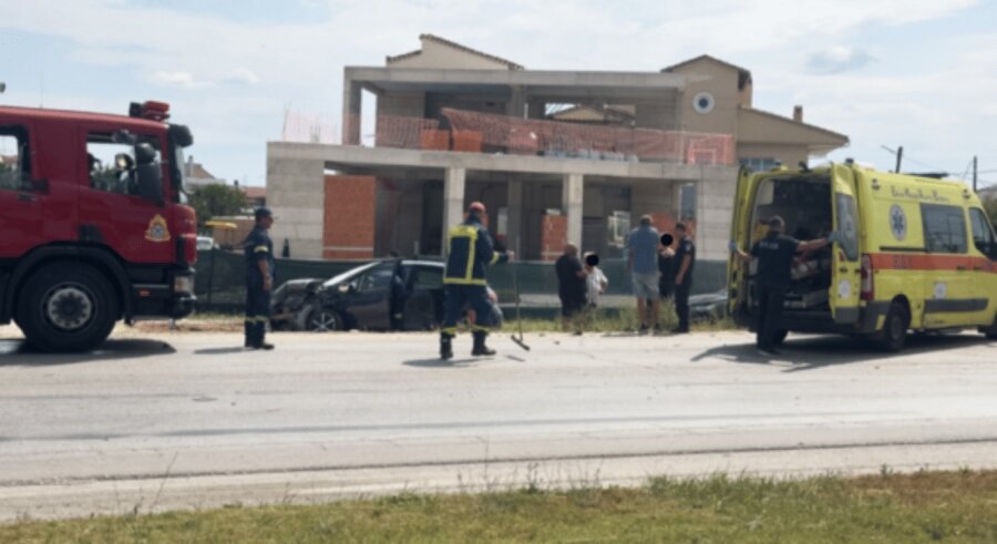 Λάρισα: Tροχαίο στην περιφερειακή των Τρικάλων – Τέσσερις τραυματίες μεταφέρθηκαν στο ΓΝΛ