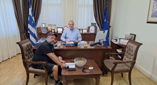 Υπεγράφη η σύμβαση για την αναβάθμιση του γηπέδου μπάσκετ στο Αμούρι