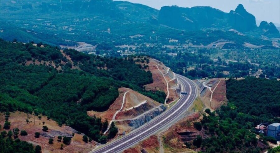 Νεκρή γυναίκα σε υπό κατασκευή τμήμα του Ε65 στην Καλαμπάκα – Βρέθηκε πεσμένη με κακώσεις αρκετά μέτρα απο το ΙΧ της