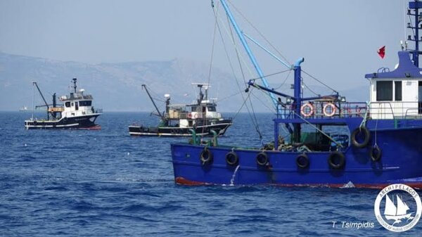 Καταγγελίες για τουρκικές μηχανότρατες στο Αιγαίο, τι απαντούν πηγές του Λιμενικού