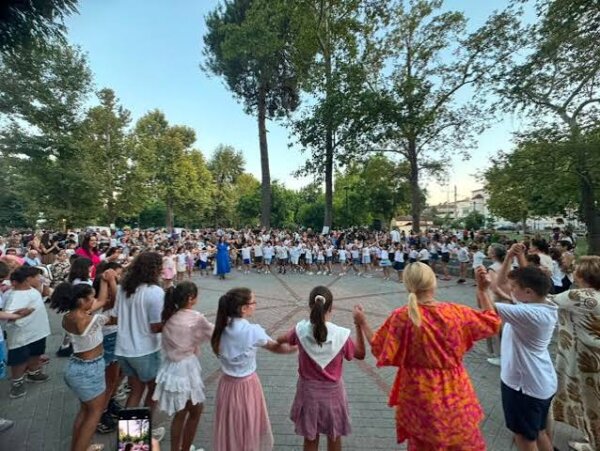 «Κατασκήνωση στην πόλη»: Με χαμόγελα και χορό η τελετή λήξης για τις δύο πρώτες περιόδους