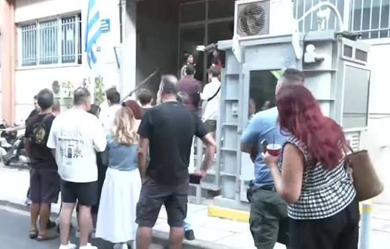 Ουρές καθημερινά για έκδοση διαβατηρίου- Παράταση ωραρίου των αρμόδιων γραφείων σε Ημαθία, Κιλκίς, Πιερία και Θεσσαλονίκη