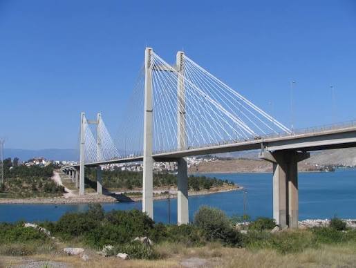 Χαλκίδα: Διάσωση 30χρονης μετά από πτώση από την υψηλή γέφυρα – Μεταφέρθηκε στο νοσοκομείο