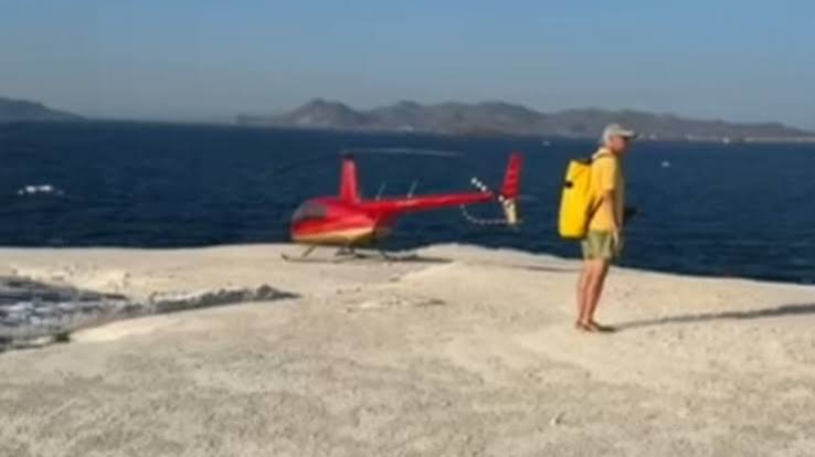 Μήλος: Ελικόπτερο με τουρίστες προσγειώθηκε στο Σαρακήνικο – Παρέμβαση εισαγγελέα για τη διερεύνηση της υπόθεσης