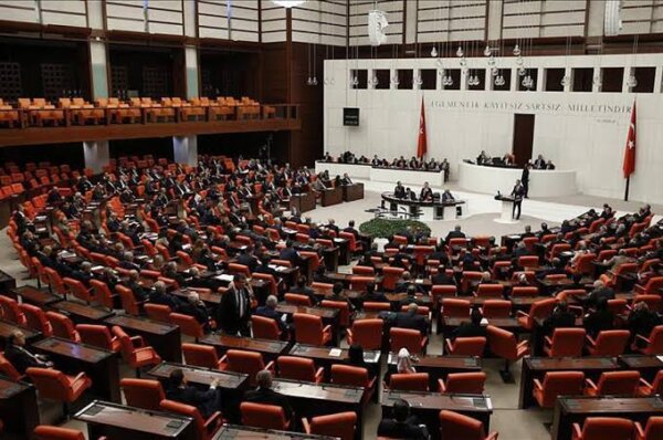 Τουρκία: Το Κοινοβούλιο ενέκρινε το νομοσχέδιο για αμνηστία υπό όρους σε μαχητές του PKK