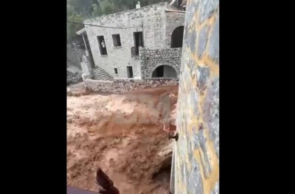 Μπουρίνι σάρωσε τη Μάνη: Παγιδεύτηκαν πολίτες σε αυτοκίνητα – Γυναίκα χτυπήθηκε από κεραυνό