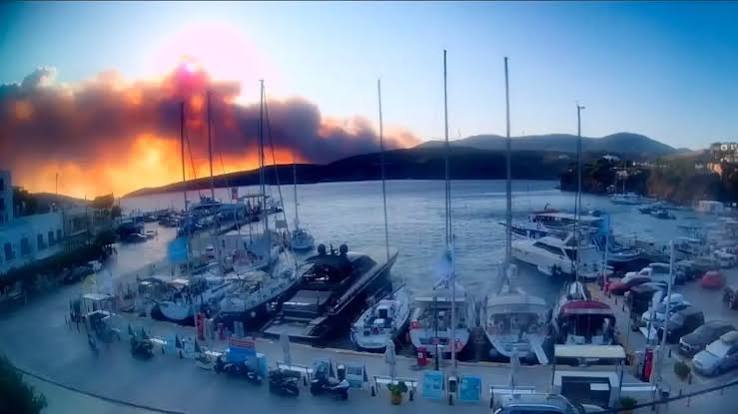 «Μάτι» από το διάστημα στη Σκύρο: Ενεργοποιήθηκε η υπηρεσία Copernicus για τη μεγάλη φωτιά